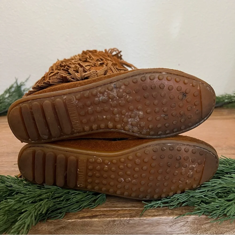 Minnetonka 5 Layer Fringed Brown Leather Tall Moccasin Boots Size 5